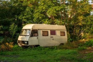Van camping car abandonné