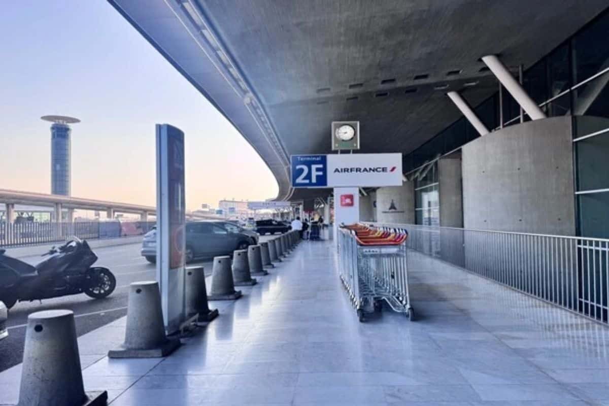 Entrée terminal 2F aéroport Roissy